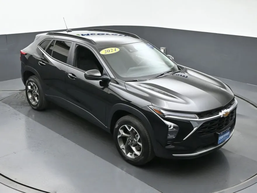 2024 Chevrolet Trax LT photo 1