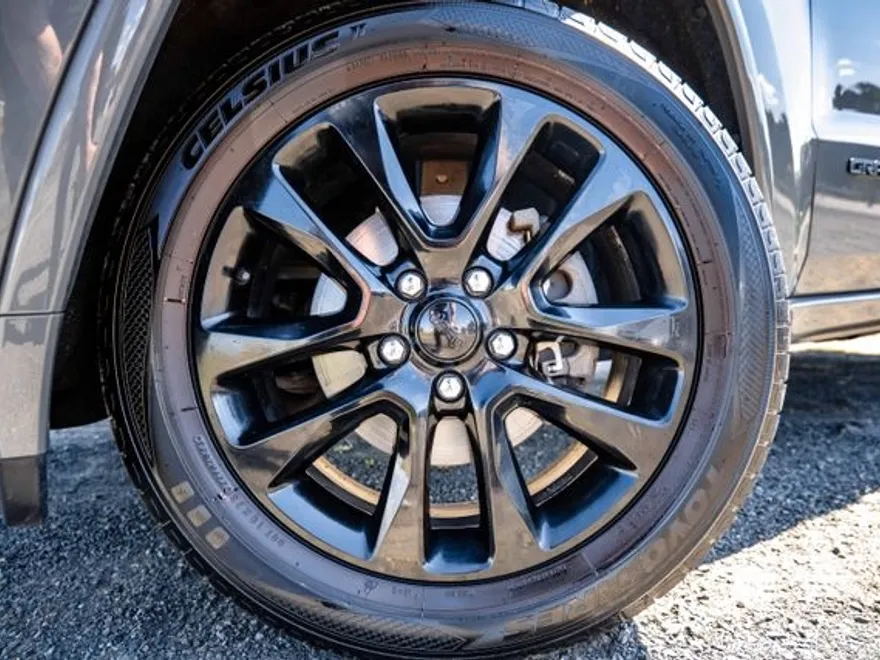 2020 Jeep Grand Cherokee Laredo Altitude photo 1