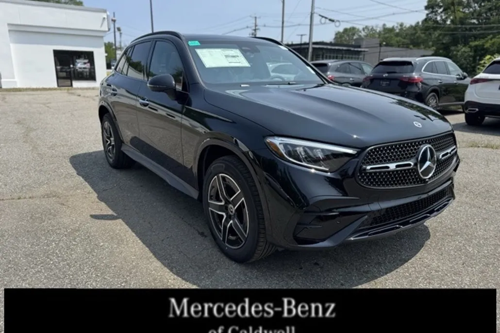 2025 Mercedes Benz GLC 300 4MATIC photo 1