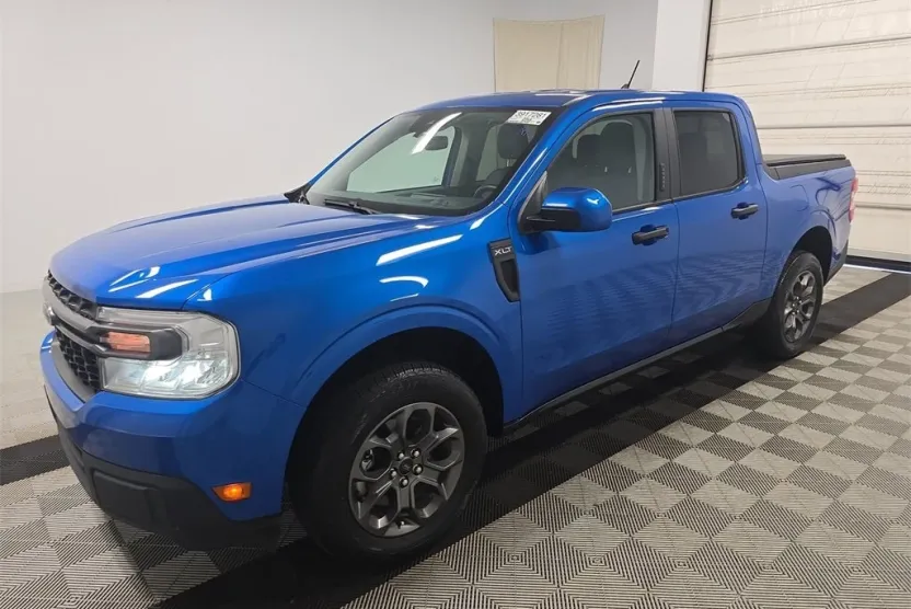 2022 Ford Maverick XLT photo 1