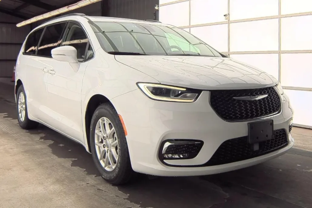2022 Chrysler Pacifica photo 1
