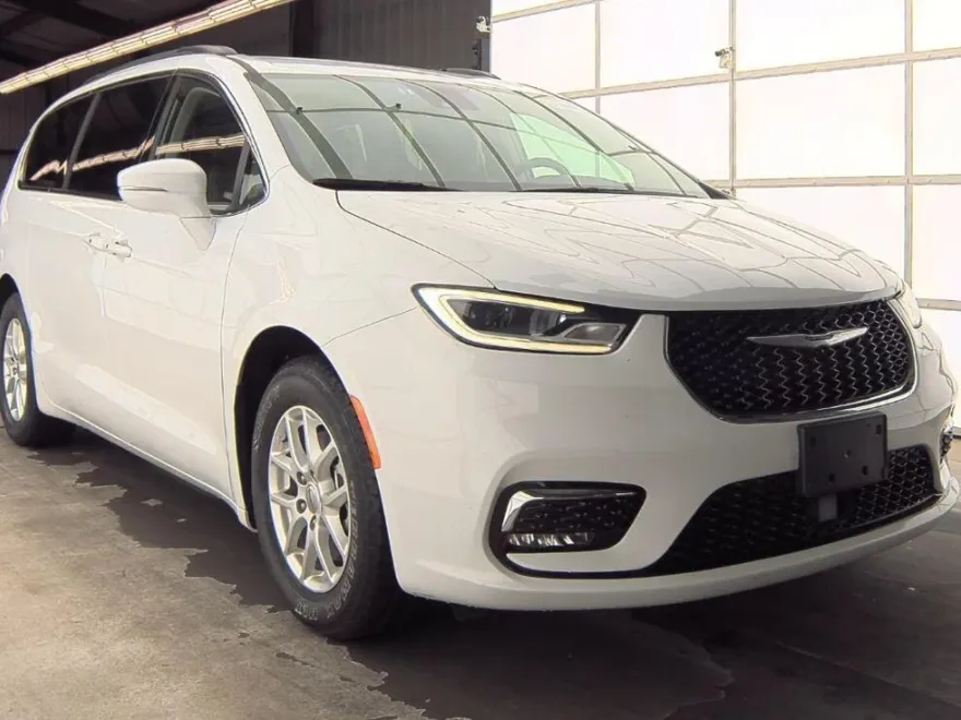 2022 Chrysler Pacifica photo 1