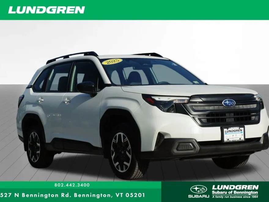 2025 Subaru Forester Base photo 1