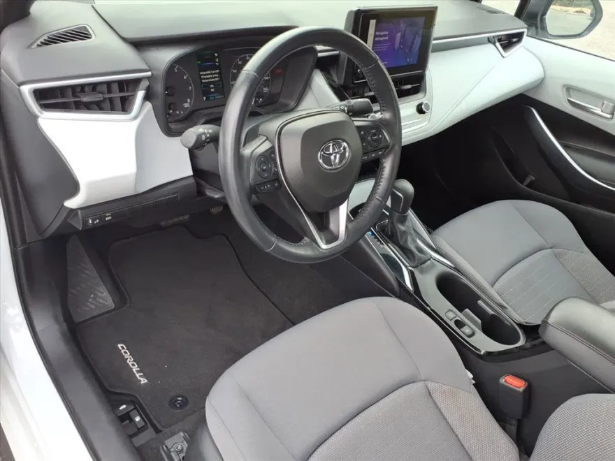2023 Toyota Corolla SE photo 1