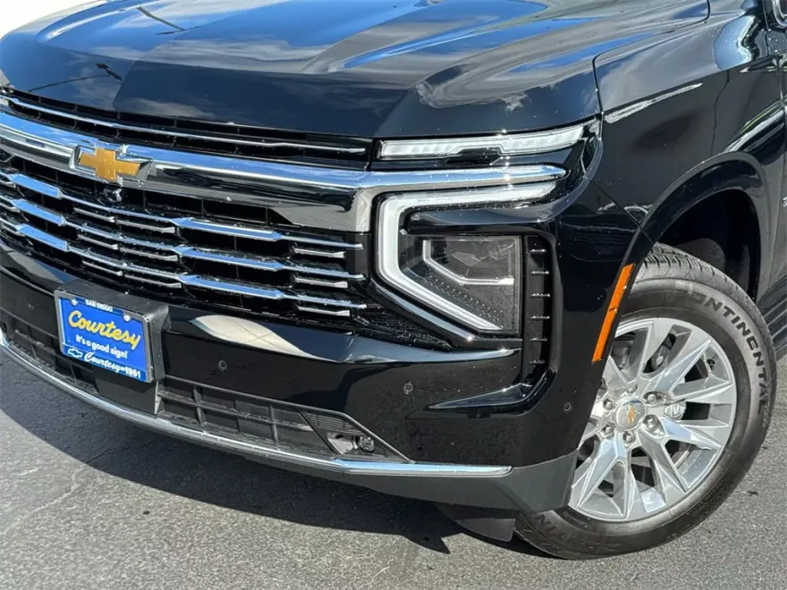 2025 Chevrolet Suburban Premier photo 1