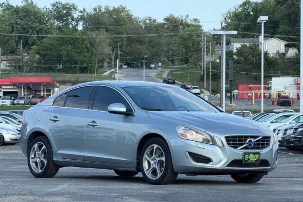 2013 Volvo S60 T5 photo 1