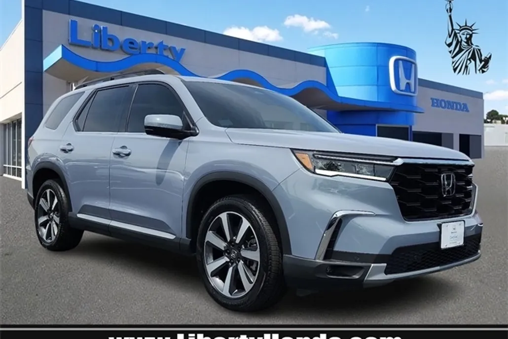 2025 Honda Pilot Touring photo 1
