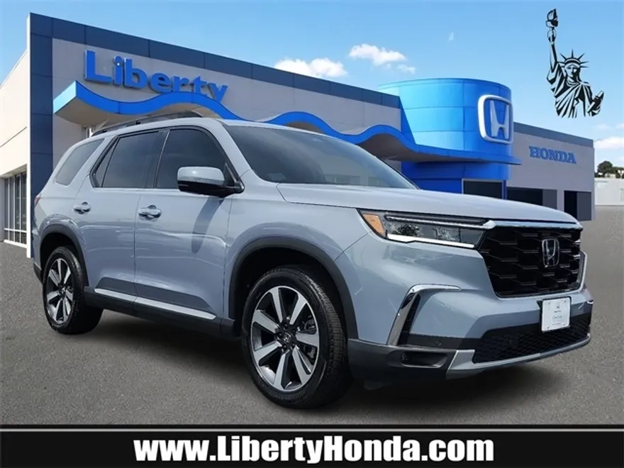 2025 Honda Pilot Touring photo 1