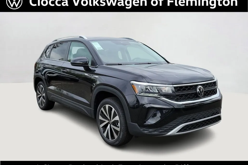 2024 Volkswagen Taos SE photo 1