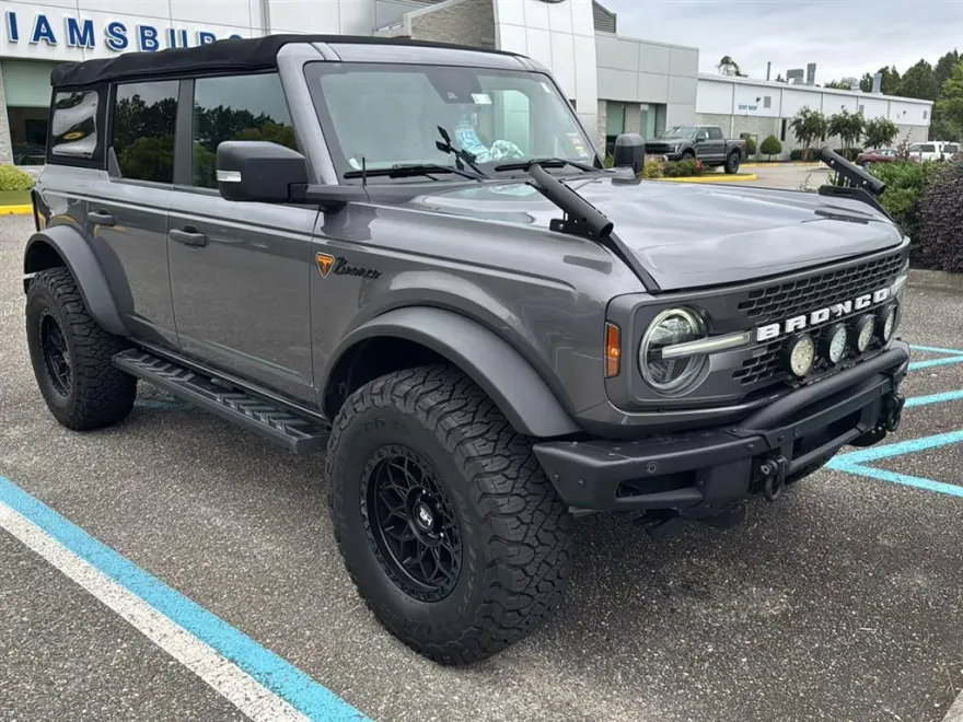 2021 Ford Bronco photo 1