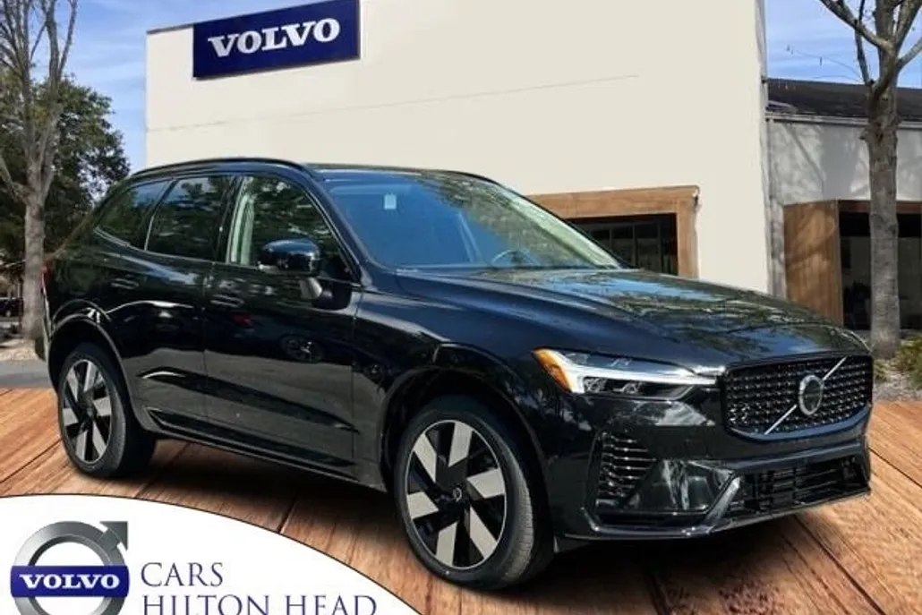 2025 Volvo XC60 T8 Plus photo 1
