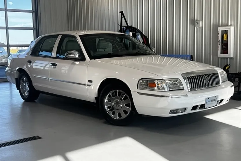 2008 Mercury Grand Marquis LS photo 1
