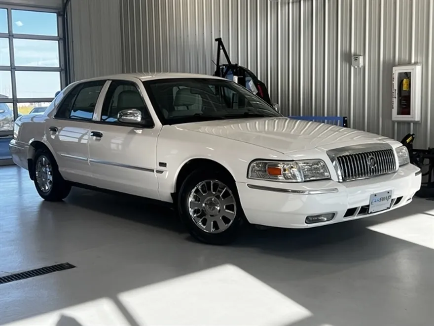 2008 Mercury Grand Marquis LS photo 1
