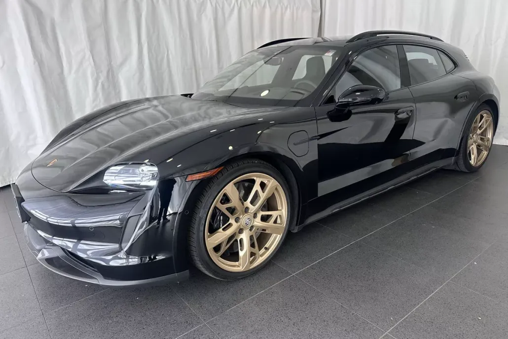 2024 Porsche Taycan Cross Turismo Turbo photo 1