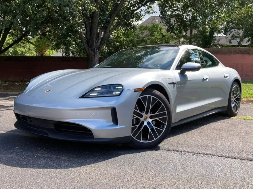 2025 Porsche Taycan 4S photo 1