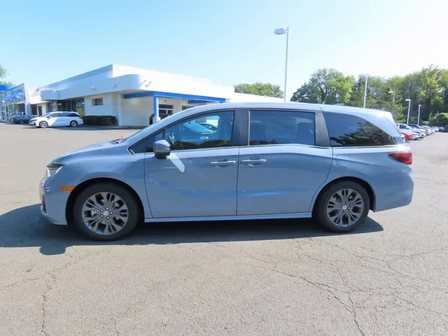 2026 Honda Odyssey Touring photo 1