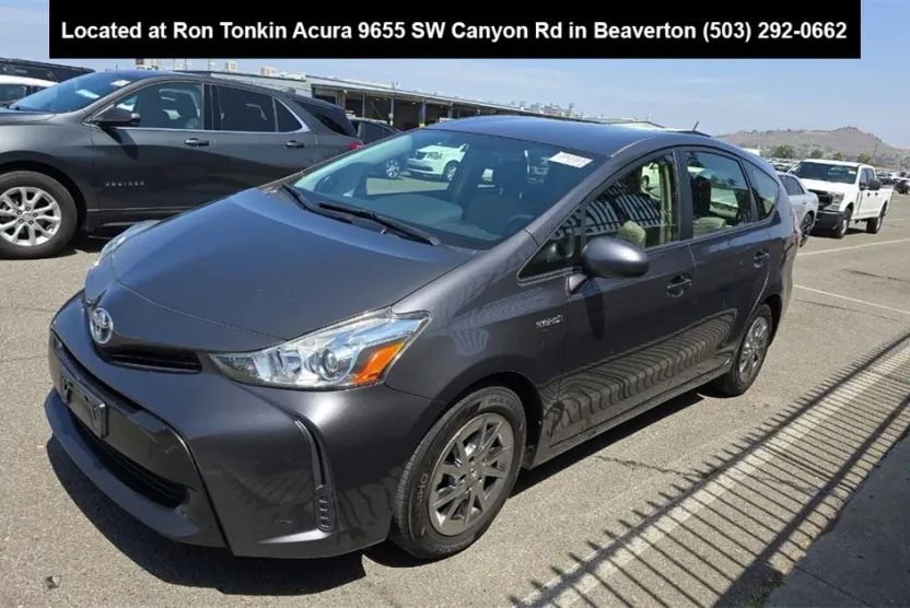2017 Toyota Prius V Two photo 1