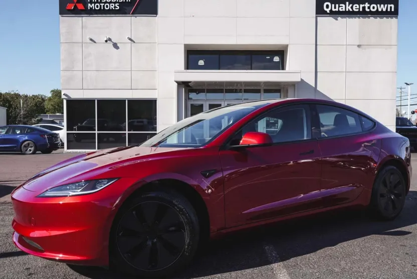 2025 Tesla Model 3 Long Range photo 1