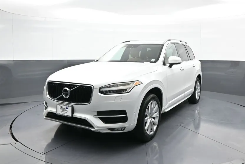 2016 Volvo XC90 T6 Momentum photo 1