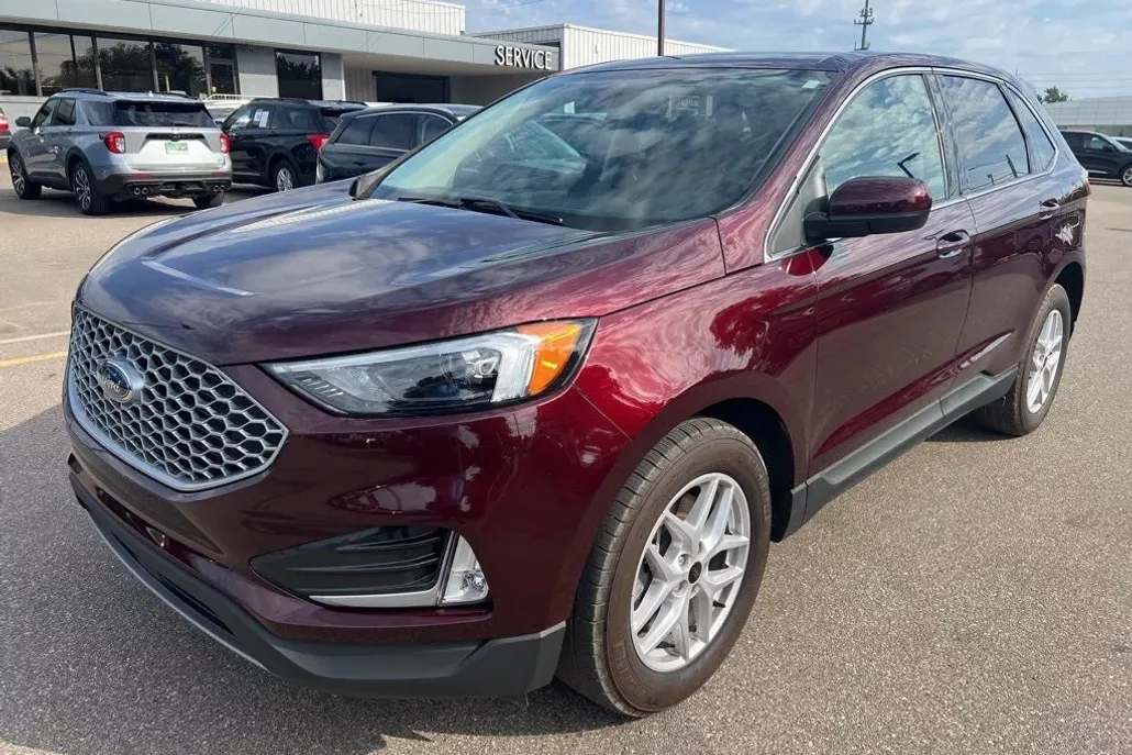 2023 Ford Edge SEL photo 1