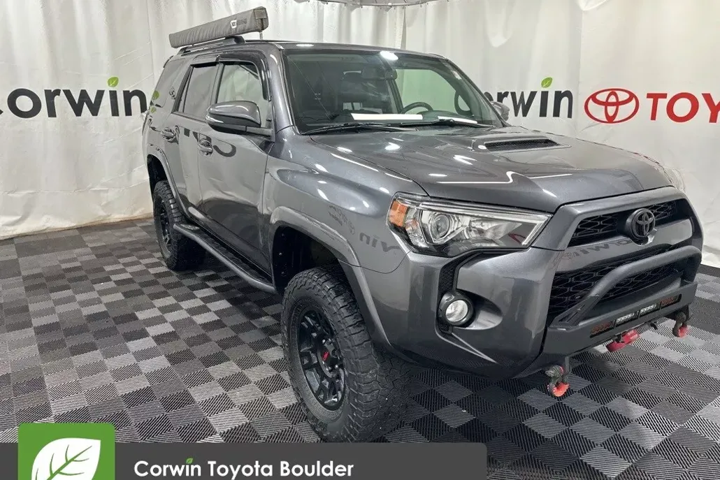 2018 Toyota 4Runner TRD Off-Road Premium photo 1