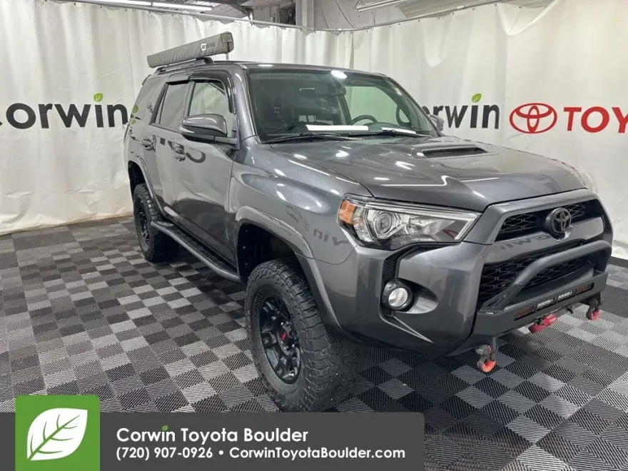2018 Toyota 4Runner TRD Off-Road Premium photo 1