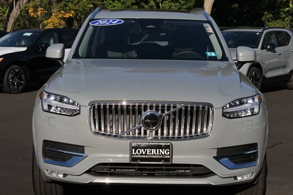 2024 Volvo XC90 Plus photo 1