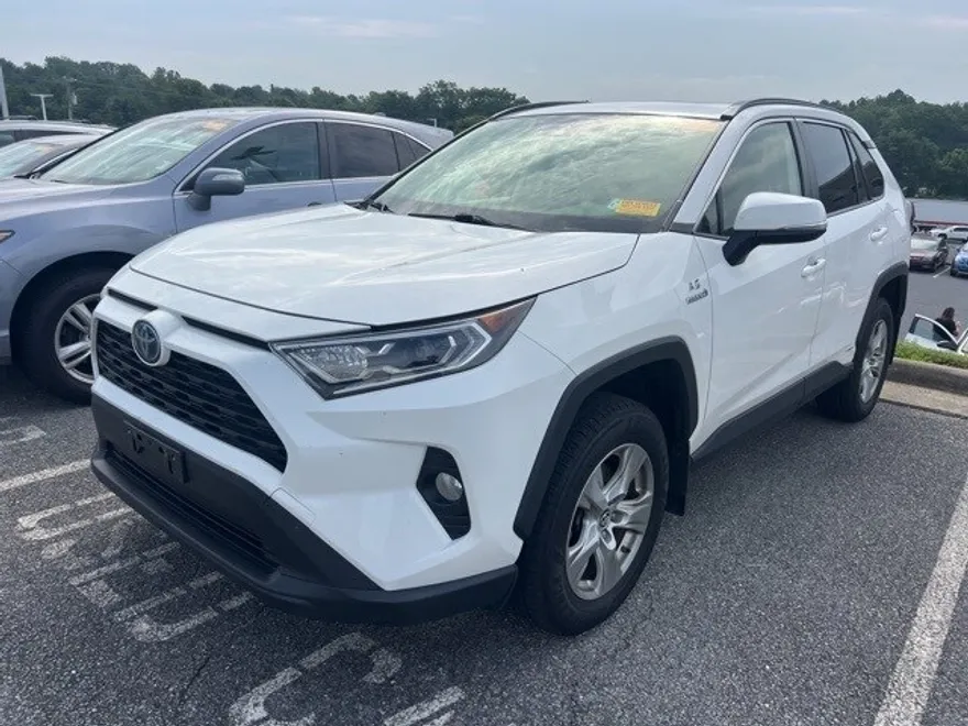 2019 Toyota RAV4 Hybrid XLE photo 1