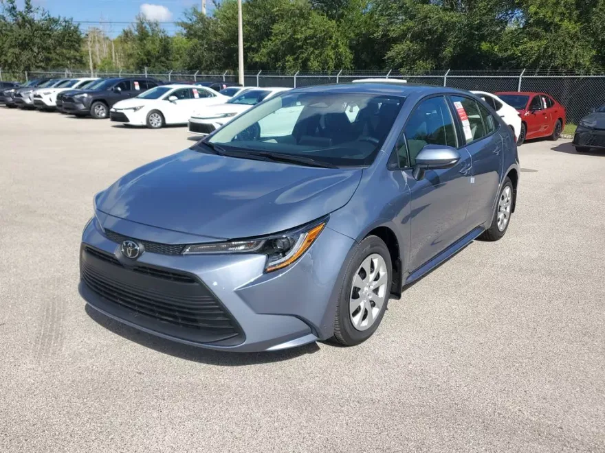 2026 Toyota Corolla LE photo 1