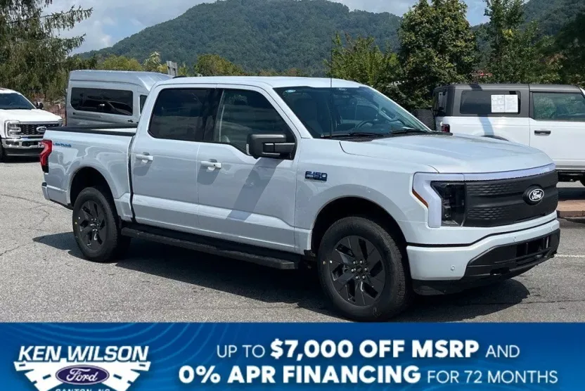 2025 Ford F-150 Lightning photo 1