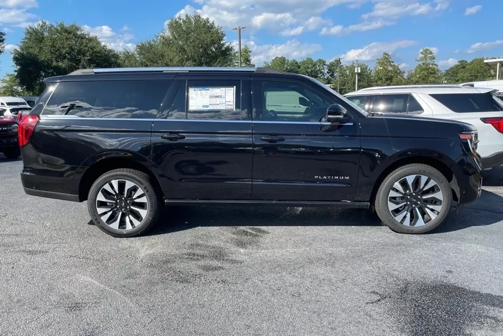 2025 Ford Expedition MAX Platinum photo 1