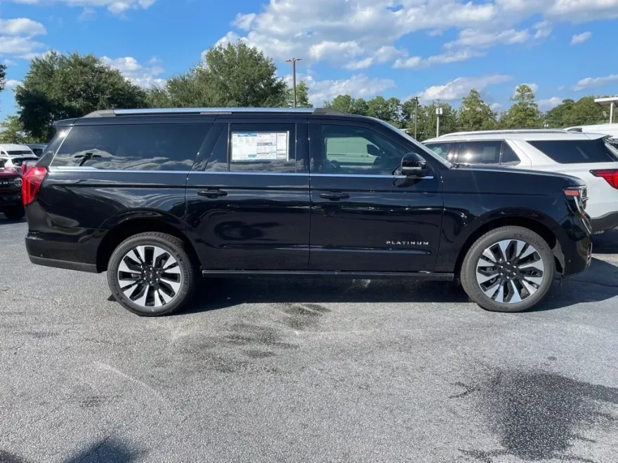 2025 Ford Expedition MAX Platinum photo 1
