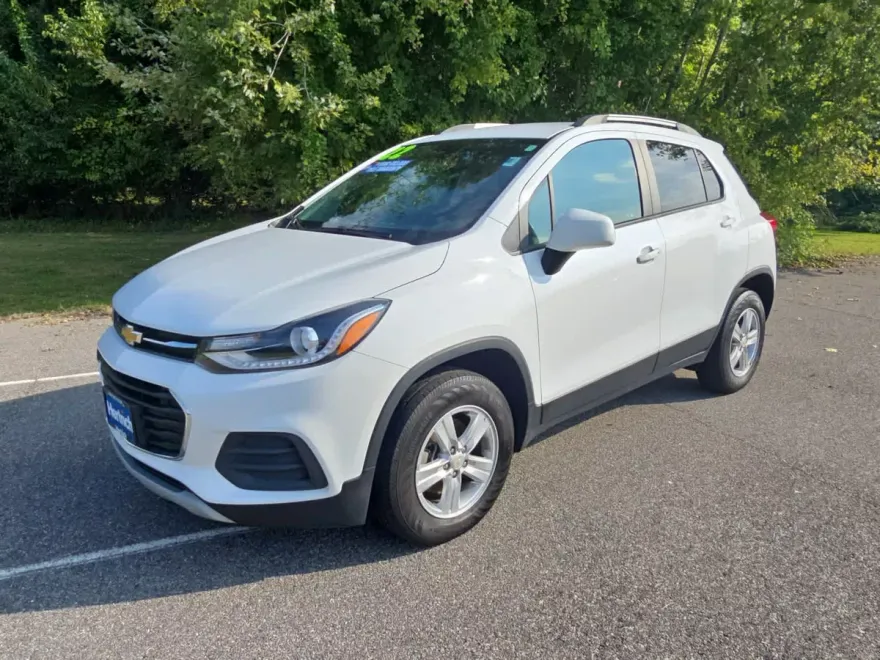 2022 Chevrolet Trax LT photo 1
