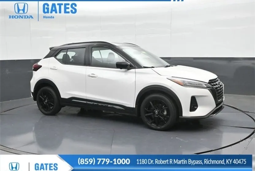 2024 Nissan Kicks SR photo 1