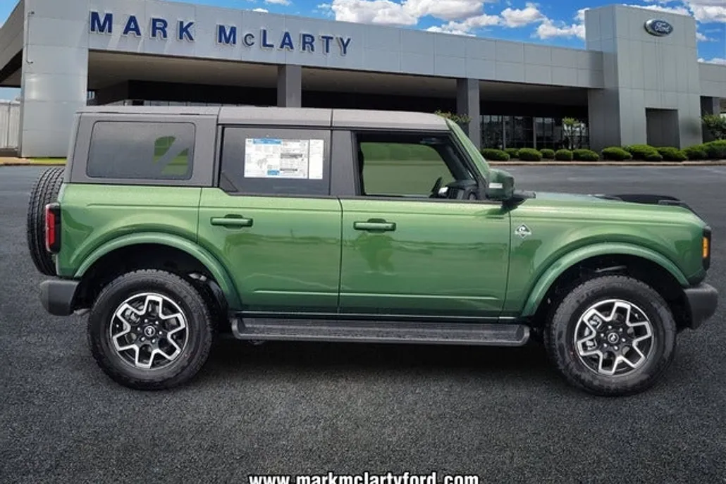 2025 Ford Bronco Outer Banks photo 1