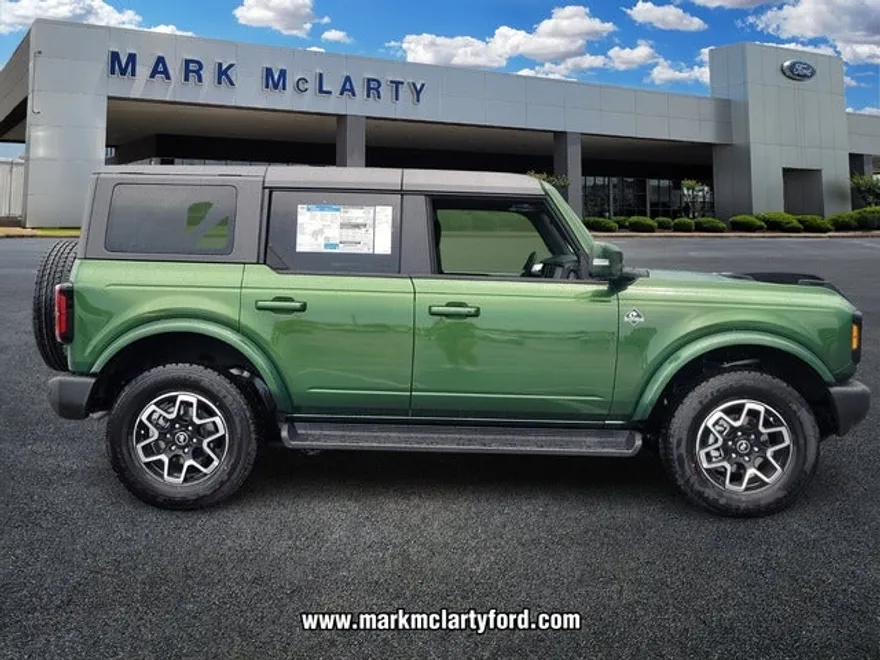 2025 Ford Bronco Outer Banks photo 1