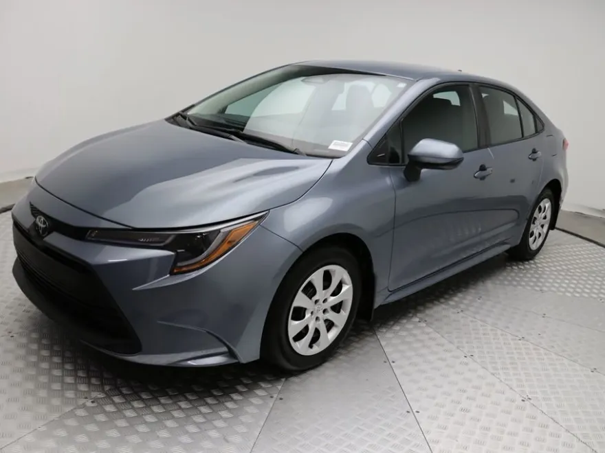 2025 Toyota Corolla LE photo 1