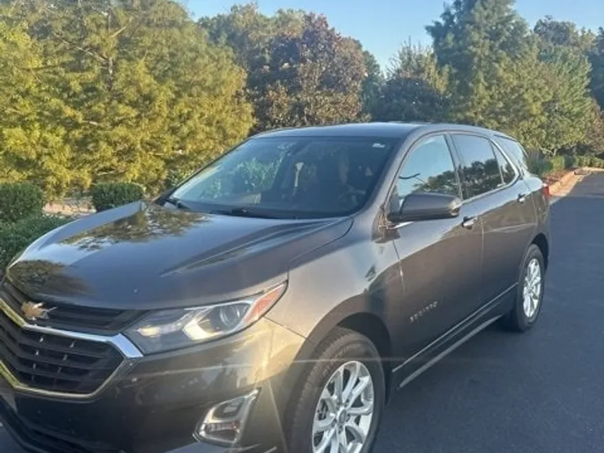 2018 Chevrolet Equinox LT photo 1