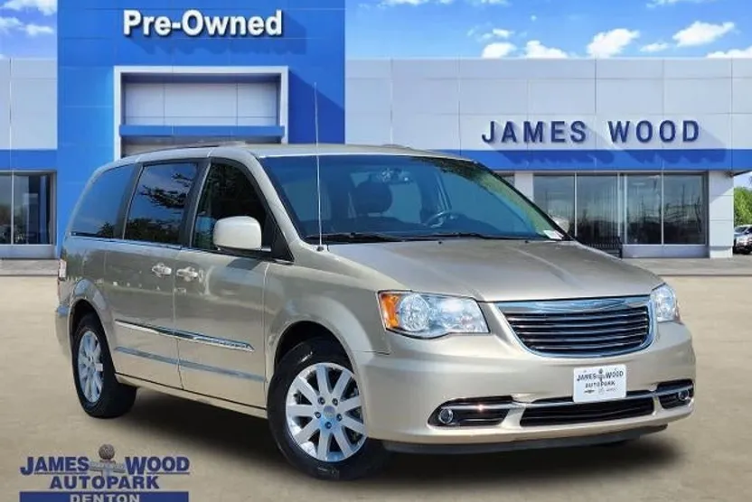 2015 Chrysler Town & Country Touring photo 1