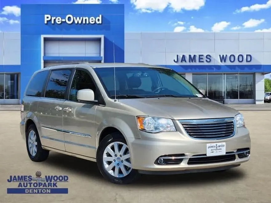 2015 Chrysler Town & Country Touring photo 1