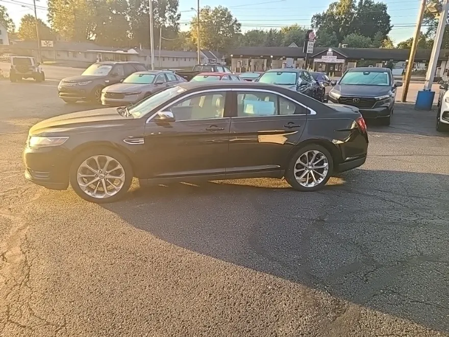 2014 Ford Taurus Limited photo 1