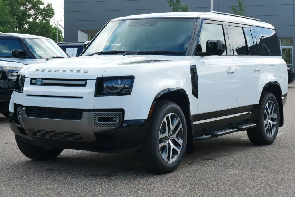 2025 Land Rover Defender X-Dynamic SE photo 1