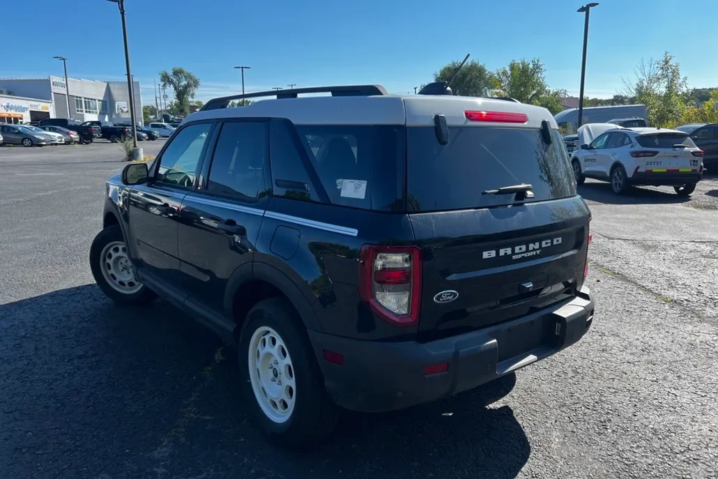 2025 Ford Bronco Sport Heritage photo 1