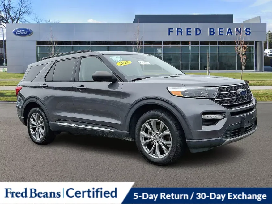 2022 Ford Explorer XLT photo 1