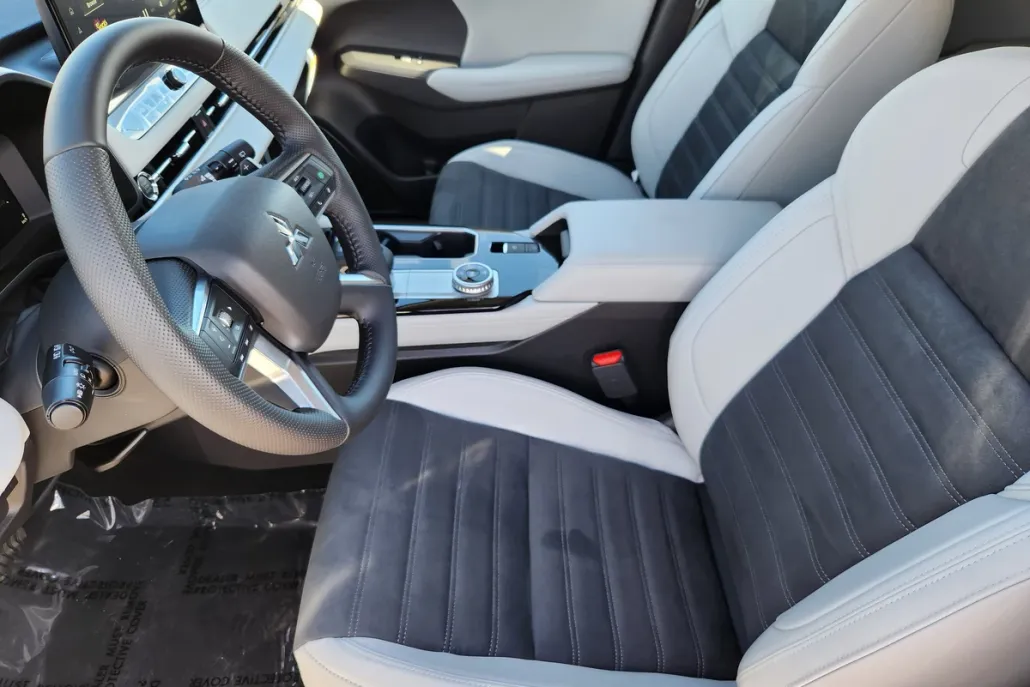 2025 Mitsubishi Outlander SE Ralliart photo 1