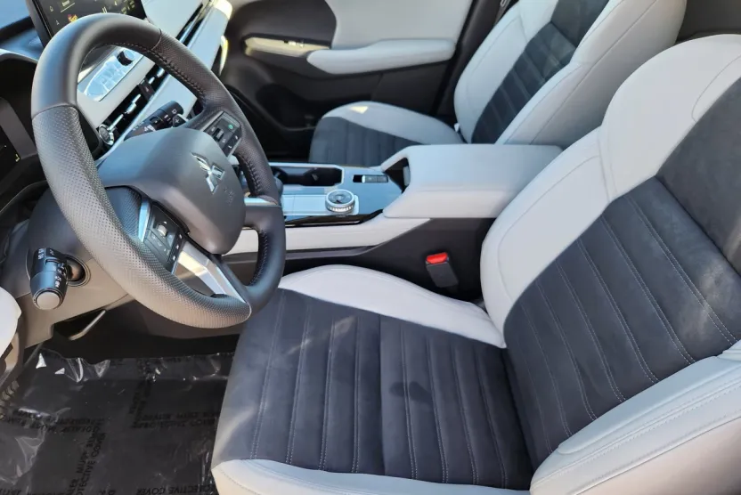 2025 Mitsubishi Outlander SE Ralliart photo 1