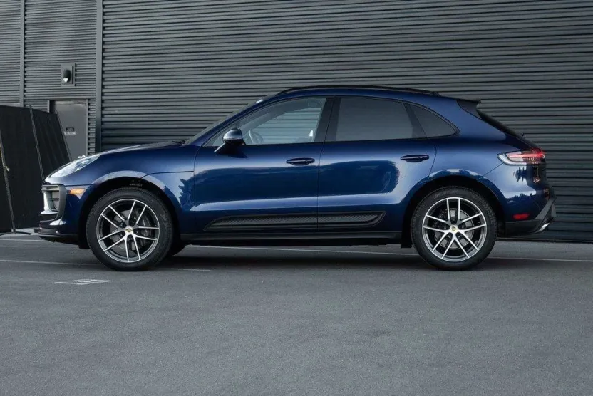 2024 Porsche Macan T photo 1