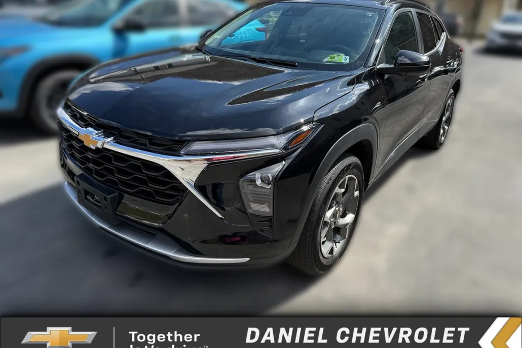 2024 Chevrolet Trax LT photo 1