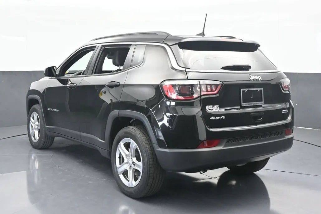 2024 Jeep Compass Latitude photo 1