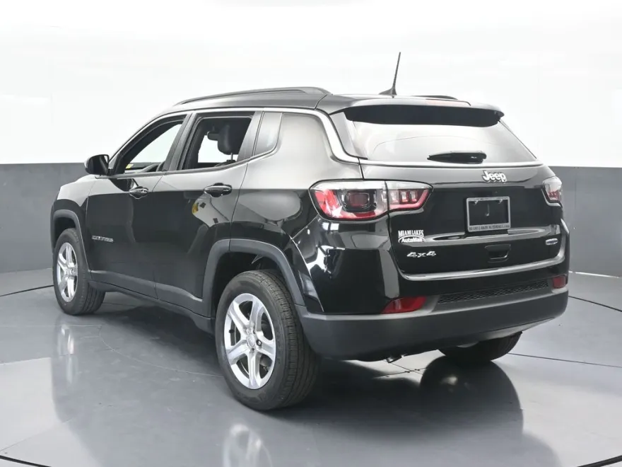 2024 Jeep Compass Latitude photo 1